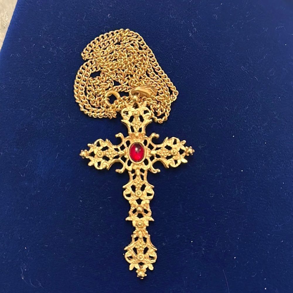 Vintage Avon gold cross with red stone pendant & 24" necklace